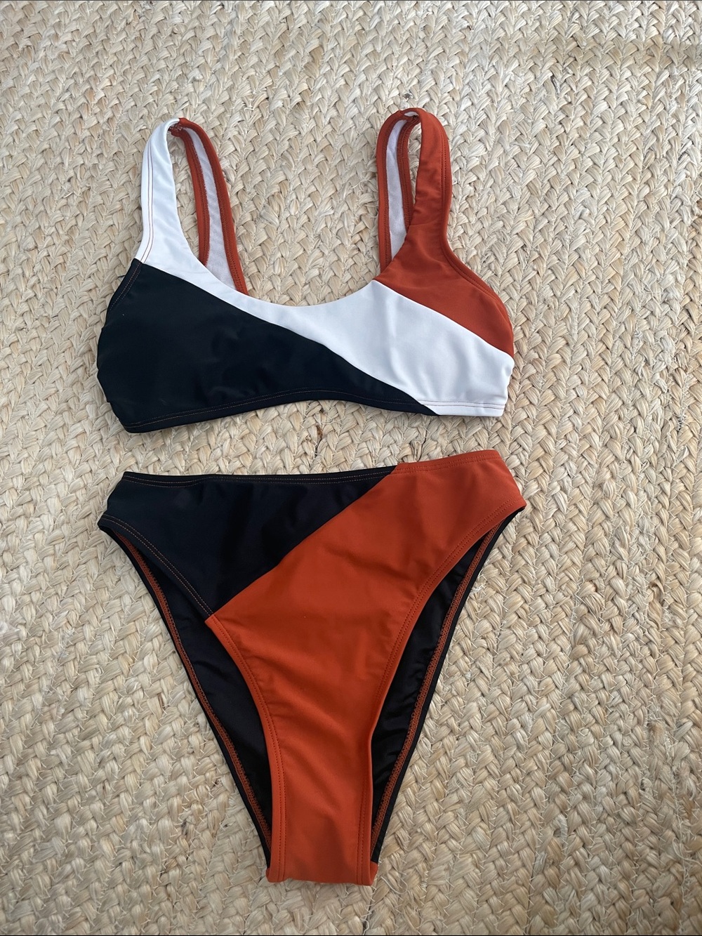 Cupshe Rust, Black & White Diagonal Colorblock Bikini Set B8